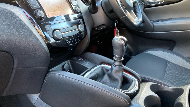 Nissan Qashqai 1.3 DiG-T Acenta Premium 5dr Petrol Hatchback